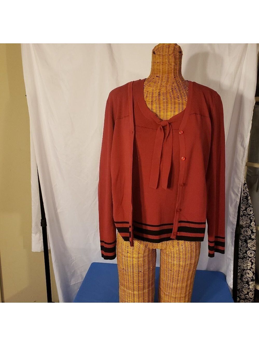 Ladies EMMA JAMES 2 piece Cardigan Sweater set in Burgundy w/Black accent - M